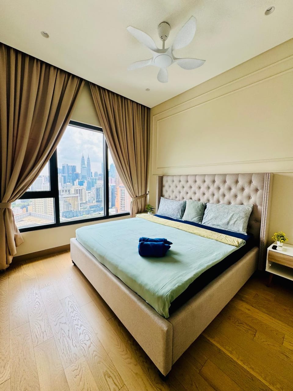Bed, Photo of the whole room, Bedroom, towels