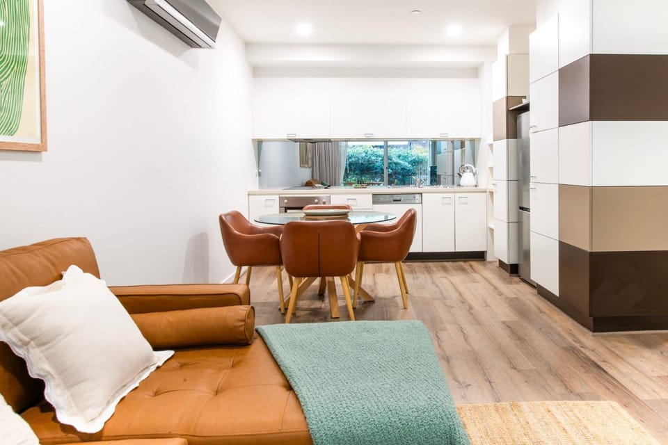 Kitchen or kitchenette, Living room, Seating area, Dining area, oven, air conditioner