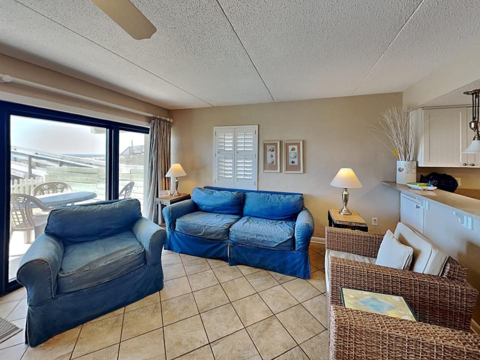 View (from property/room), Balcony/Terrace, Living room, Seating area, furniture