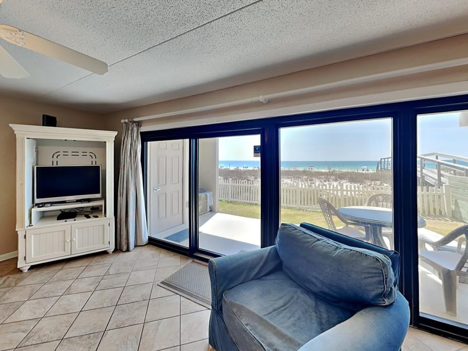 TV and multimedia, Living room, Seating area, Beach, Sea view
