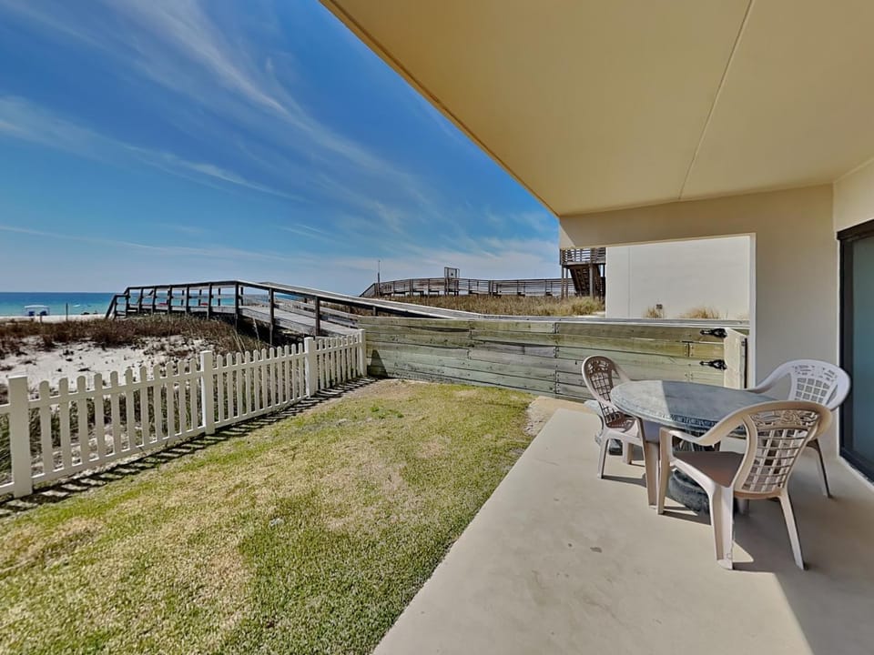 Balcony/Terrace, Seating area, Beach, Sea view