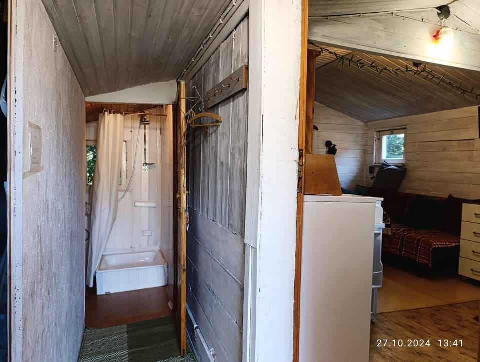 Shower, Facade/entrance, Bathroom, Bedroom