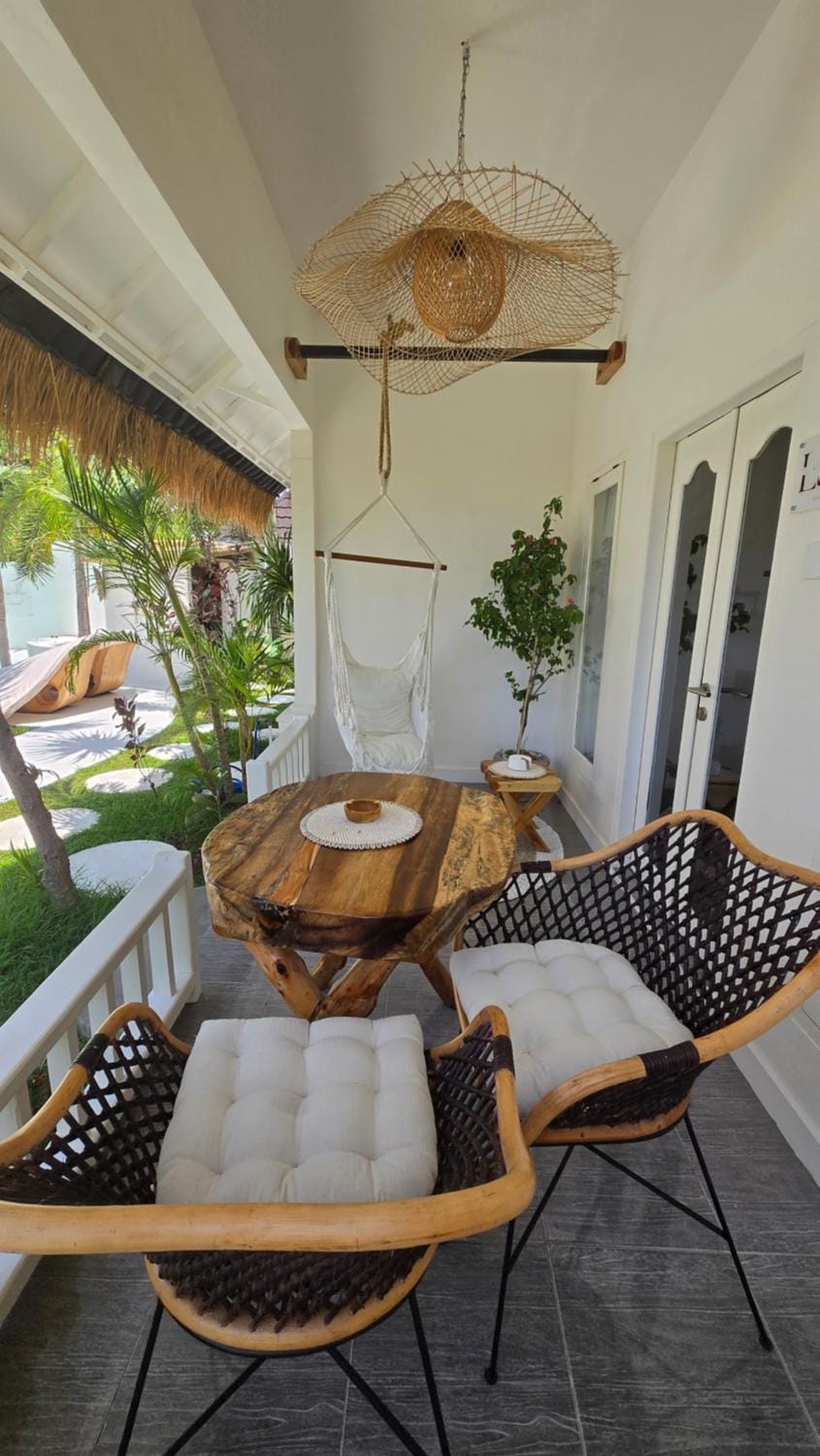 Patio, Living room, Decorative detail, Dining area