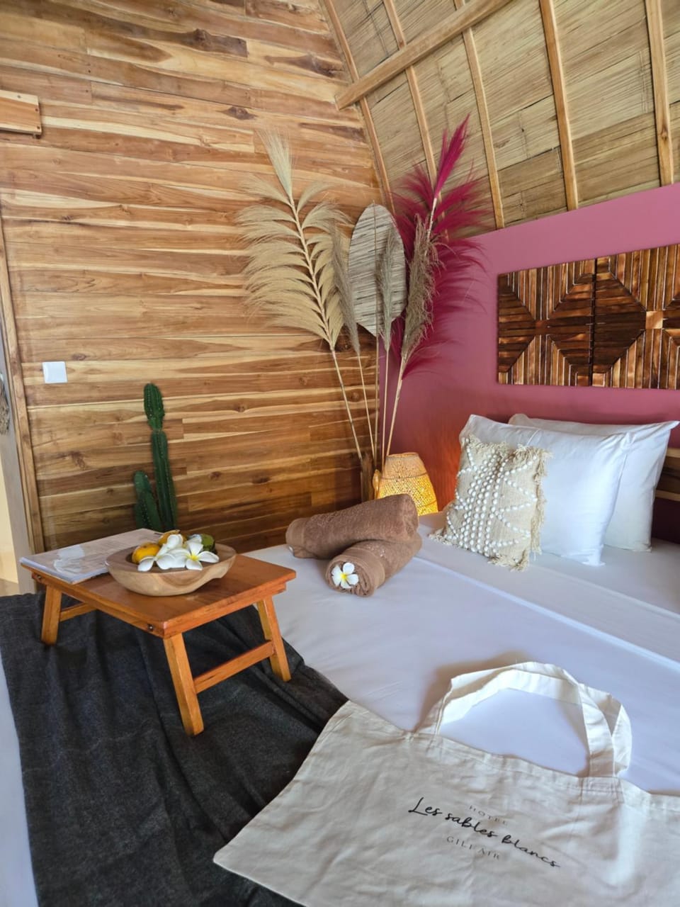 Bed, Photo of the whole room, Decorative detail, Bedroom, towels