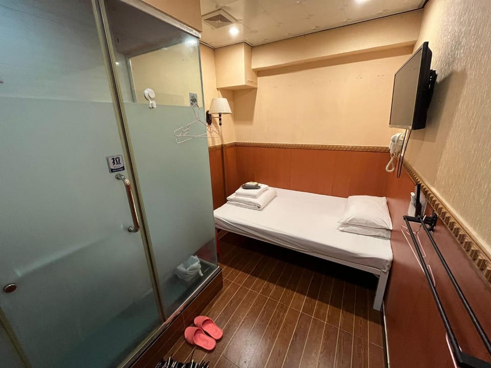 Bed, TV and multimedia