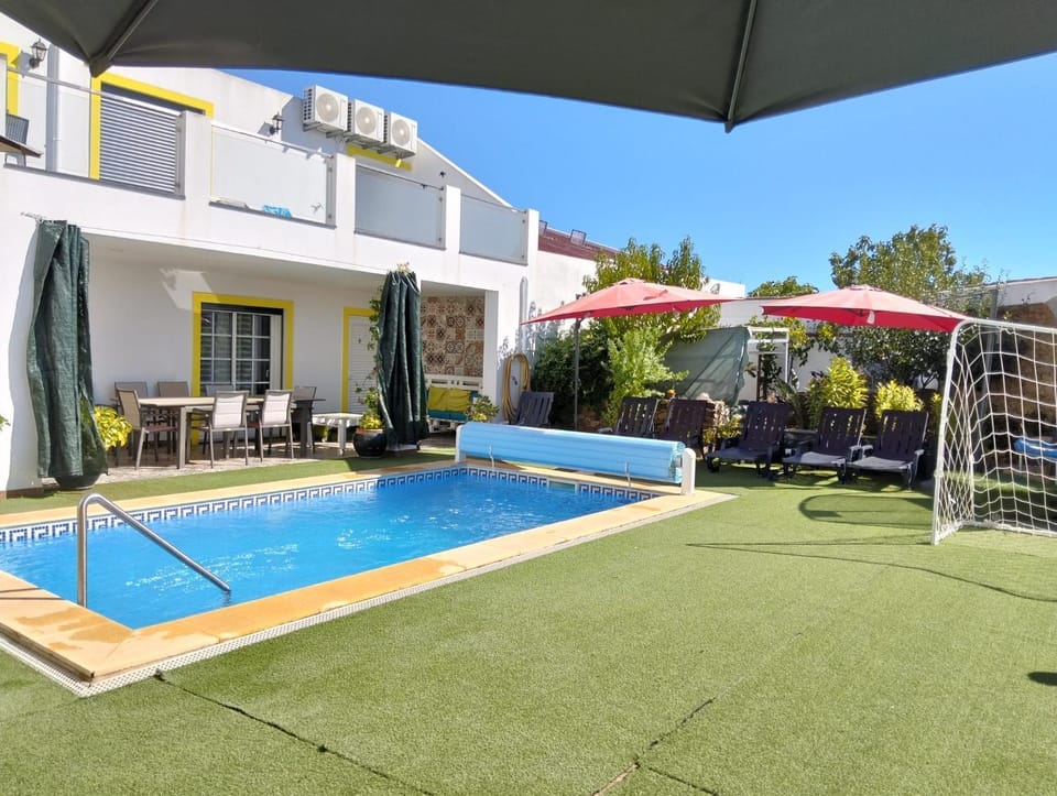 Property building, Patio, Garden, Garden view, Pool view, Swimming pool, sunbed