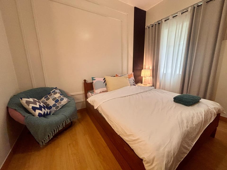 Bedroom, towels