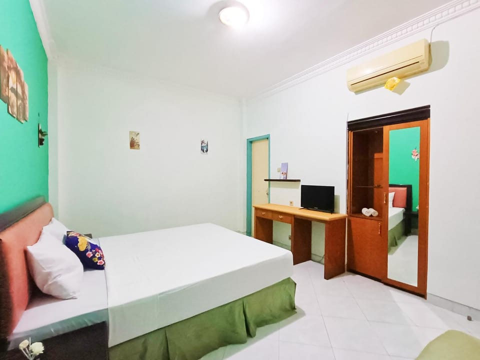 Bed, Photo of the whole room, Bedroom, air conditioner