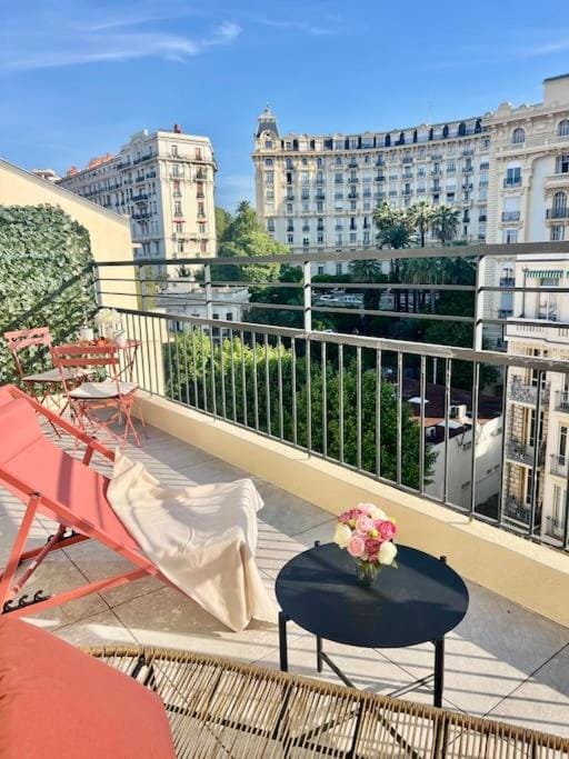 Charming Studio with Terrace Apartment in Nice