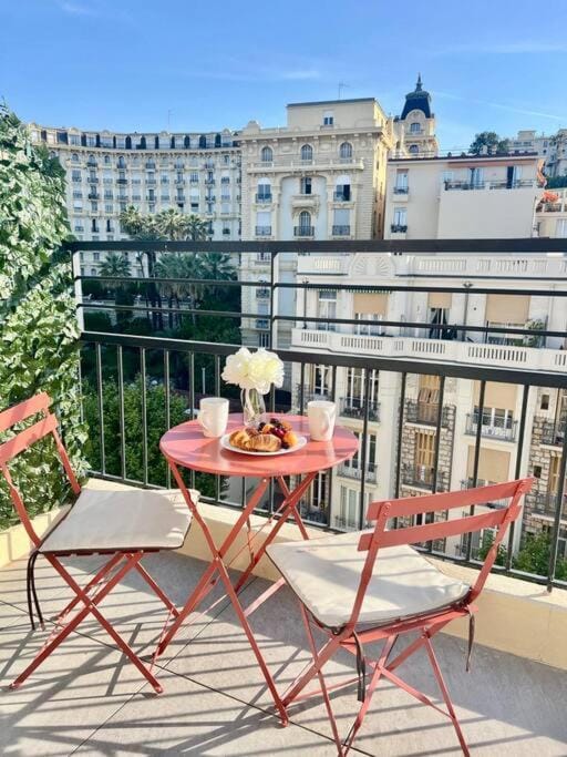 Charming Studio with Terrace Apartment in Nice