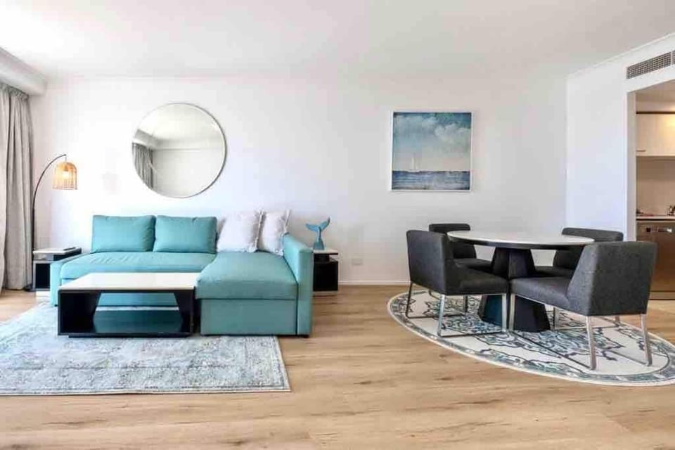 OceanView Bliss Lv 24 Chevron Renaissance Retreat Apartment in Surfers Paradise