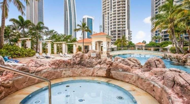OceanView Bliss Lv 24 Chevron Renaissance Retreat Apartment in Surfers Paradise