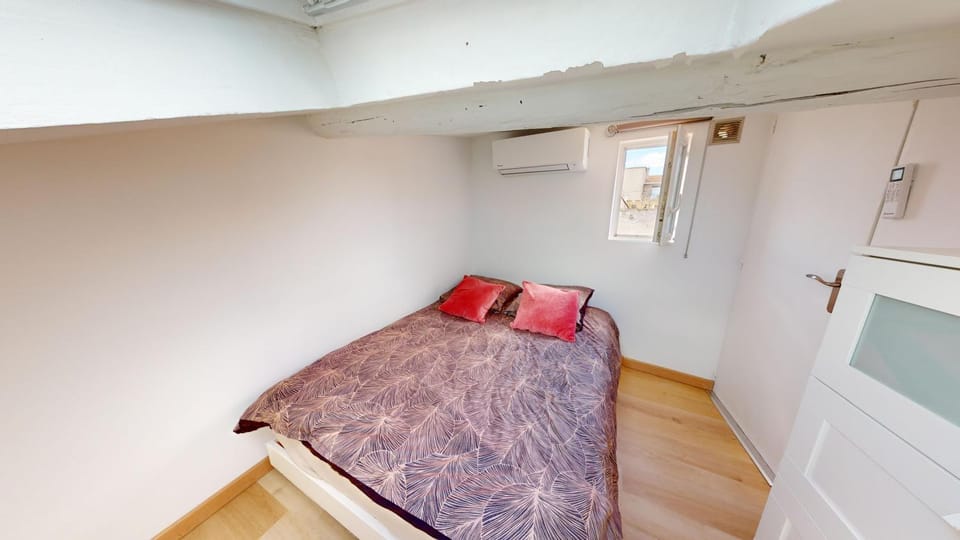 Ravissant Duplex Intra-Muros Apartment in Avignon