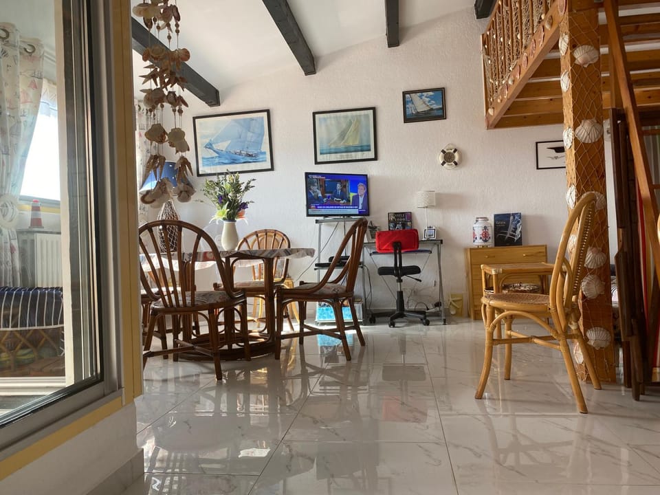 TV and multimedia, Dining area