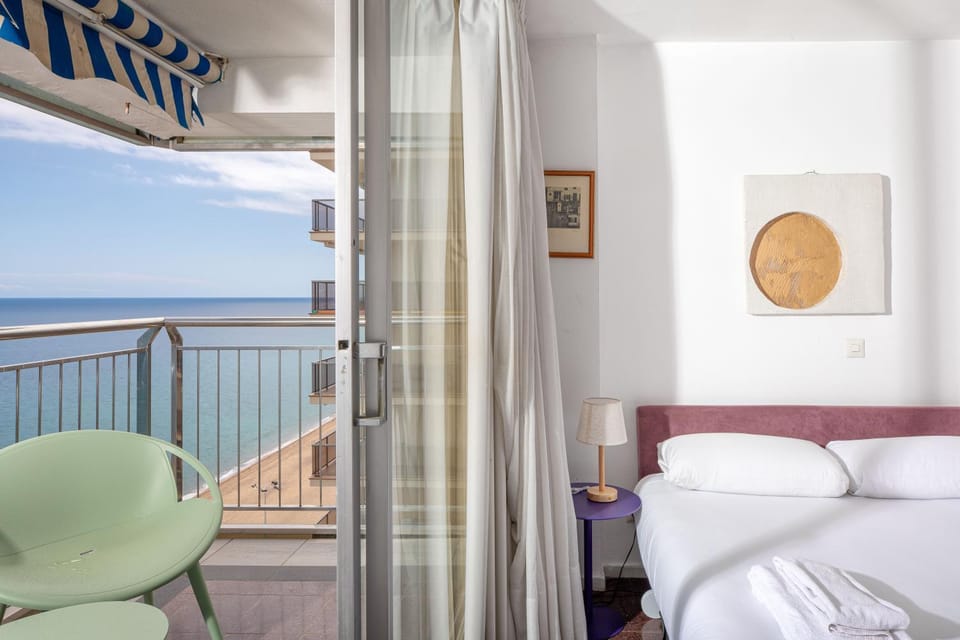 Bed, Natural landscape, View (from property/room), Balcony/Terrace, Photo of the whole room, Bedroom, Sea view, towels
