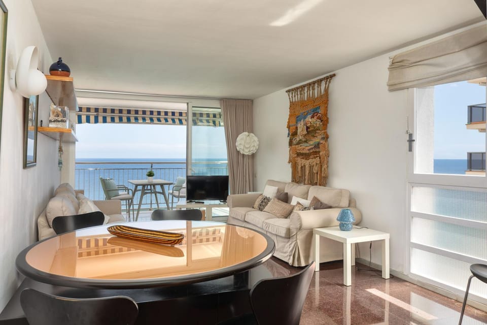 Natural landscape, View (from property/room), Balcony/Terrace, Living room, Dining area, Sea view