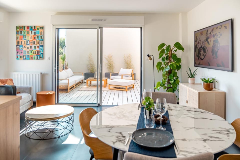 Communal lounge/ TV room