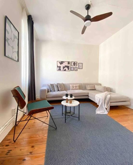 Living room, Seating area