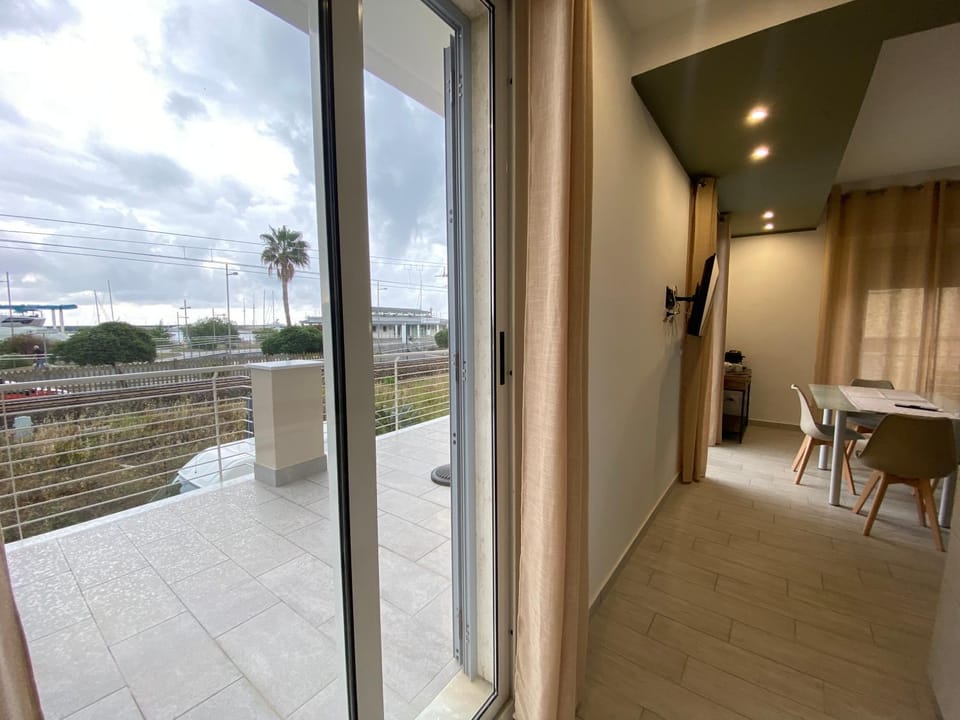 View (from property/room), Balcony/Terrace, Dining area