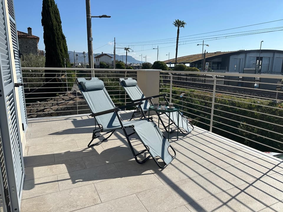 Patio, sunbed