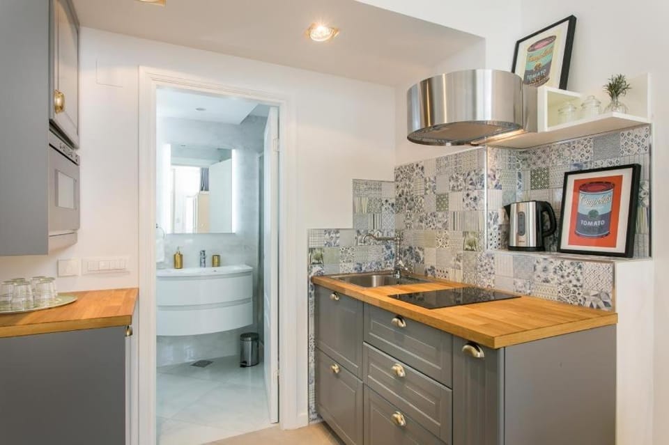 Kitchen or kitchenette