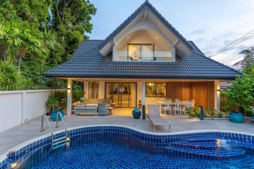 Property building, Patio, Day, Garden, Garden view, Pool view, Swimming pool, sunbed