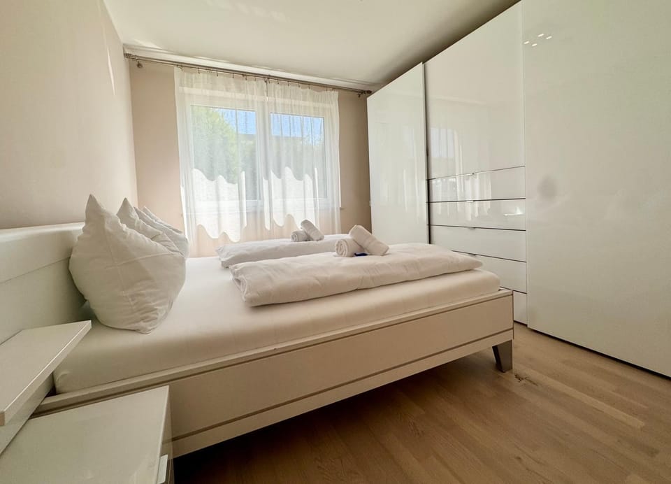 Bed, Bedroom, towels, wardrobe