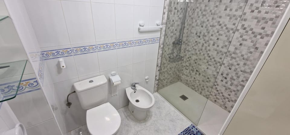 Shower, Bathroom, bidet, towels