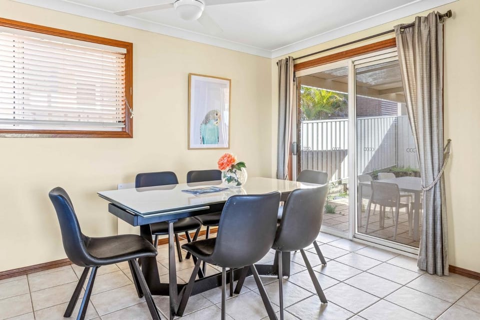 Coastal Delight In Shellcove House in Wollongong