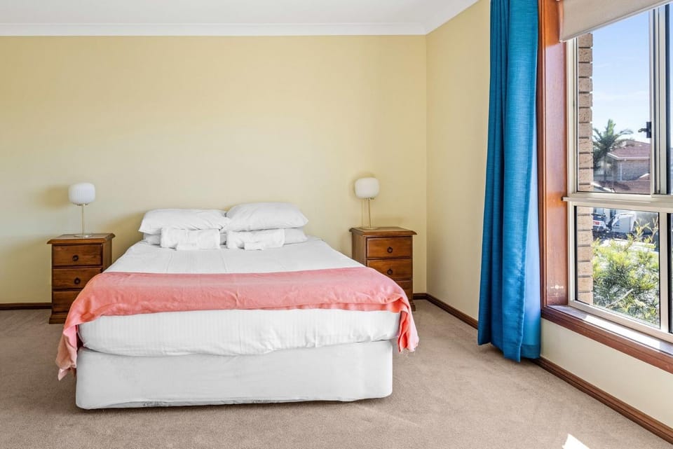 Coastal Delight In Shellcove House in Wollongong