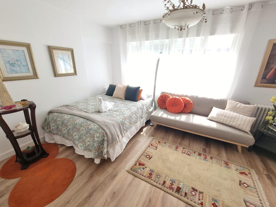 Bed, Living room, Photo of the whole room, Bedroom