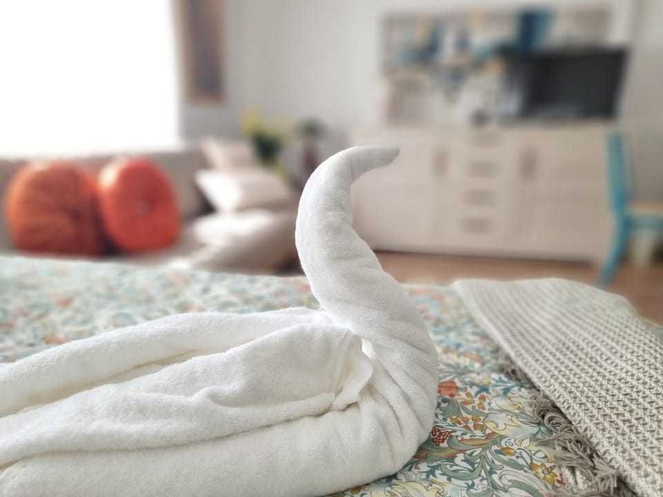 Bed, Photo of the whole room, Bedroom, towels