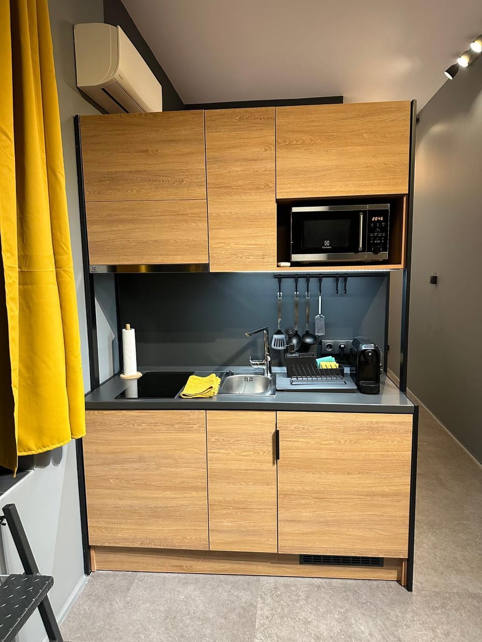 Kitchen or kitchenette, kitchen, air conditioner