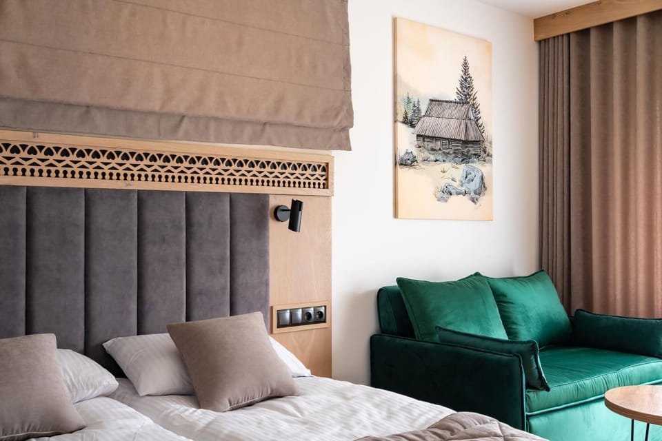 Bed, Living room, Photo of the whole room, Seating area, Bedroom