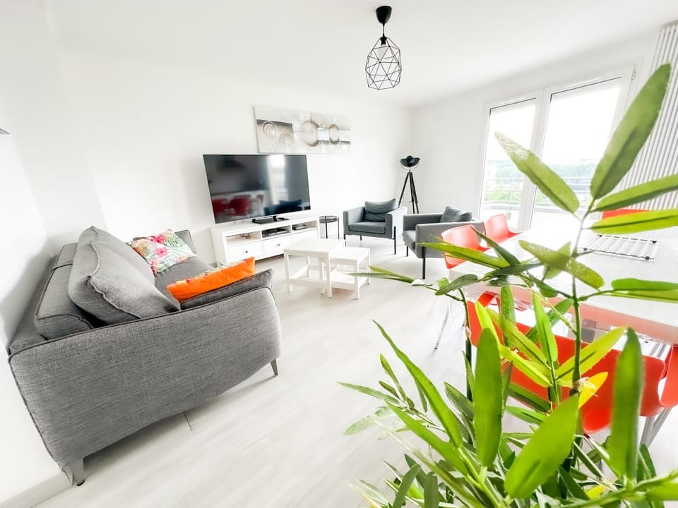 Tiya-Gare Champs sur Marne-Parking Gratuit Apartment in Noisy-le-Grand