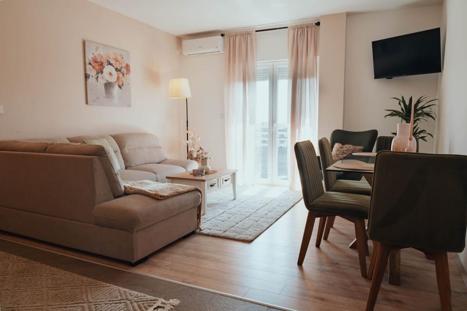 The Pink Place - Kisela Voda Apartment in Skopje