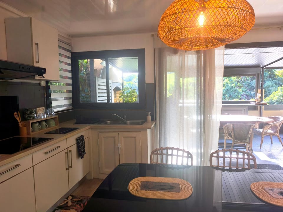 Ti Kaz Luxuriante - Jacuzzi Privé - Évasion Tropicale & Intimité Apartment in Réunion