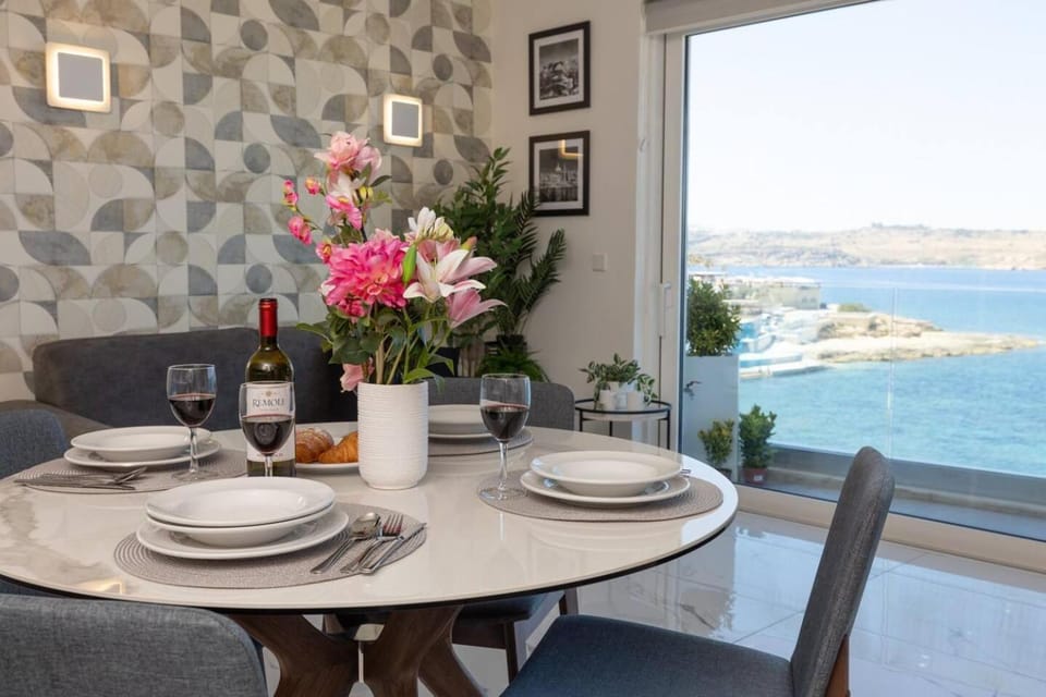 Ivory Suite seafront with views!- Fl 15 by Homely Apartment in Saint Paul's Bay