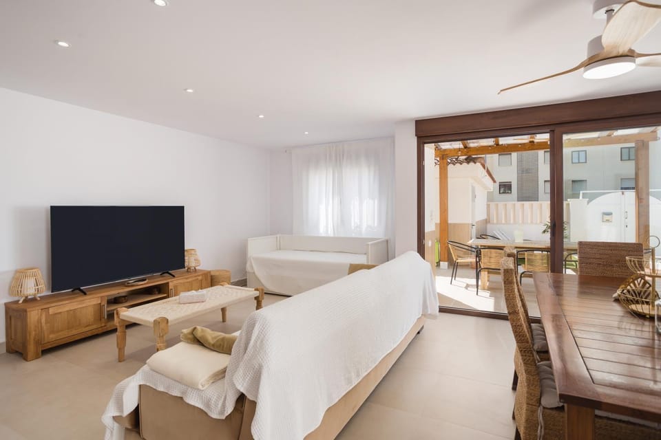Communal lounge/ TV room, Lounge or bar, Dining area