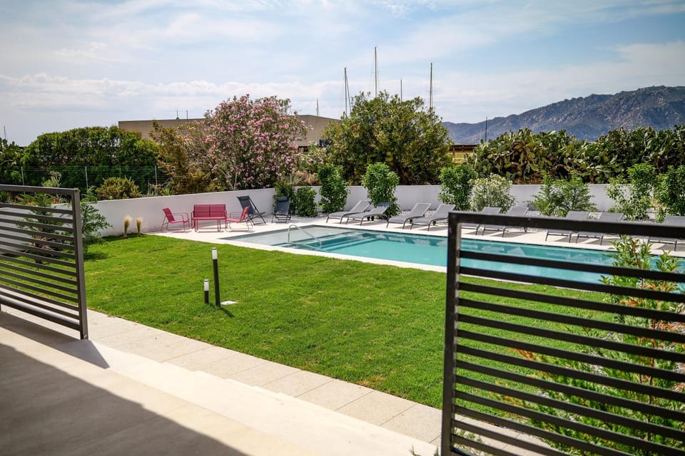 Natural landscape, Garden, Garden view, Swimming pool, sunbed