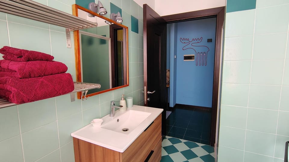 Shower, Bathroom, towels