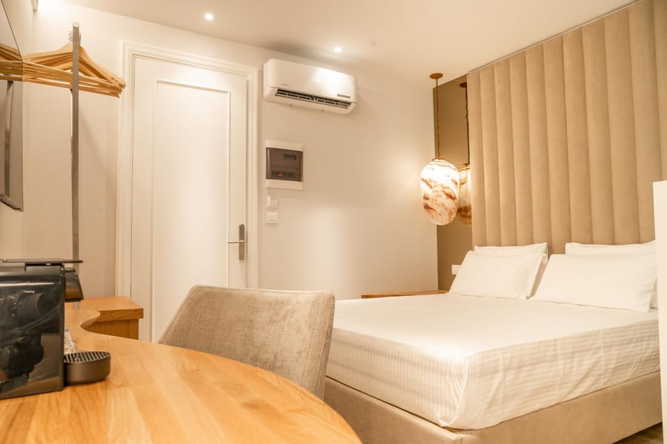 Bed, Bedroom, wardrobe, air conditioner