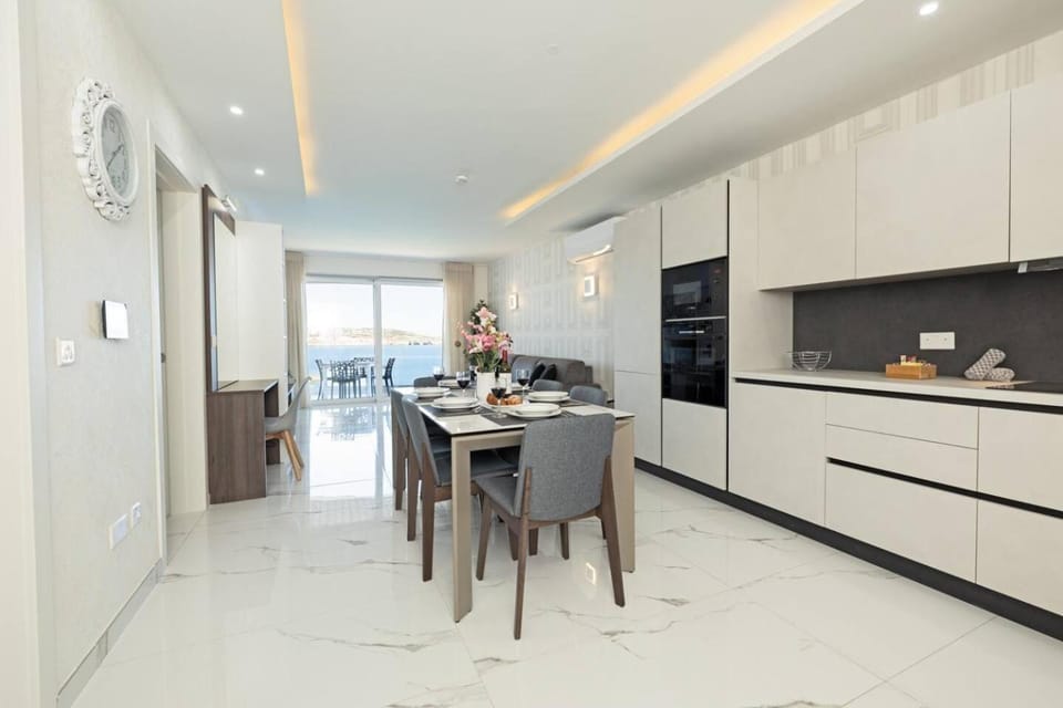 Ivory Suite seafront with views!- Fl 13 by Homely Apartment in Saint Paul's Bay
