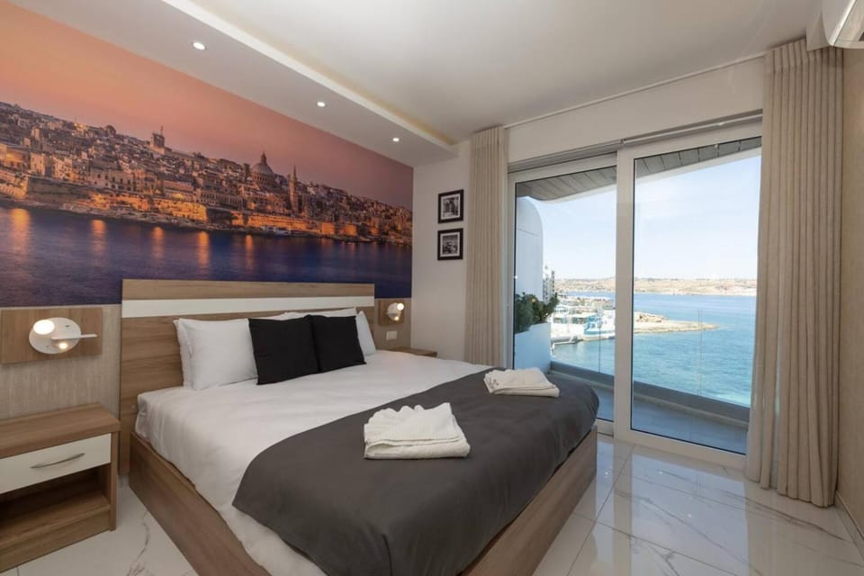 Ivory Suite seafront with views!- Fl 13 by Homely Apartment in Saint Paul's Bay