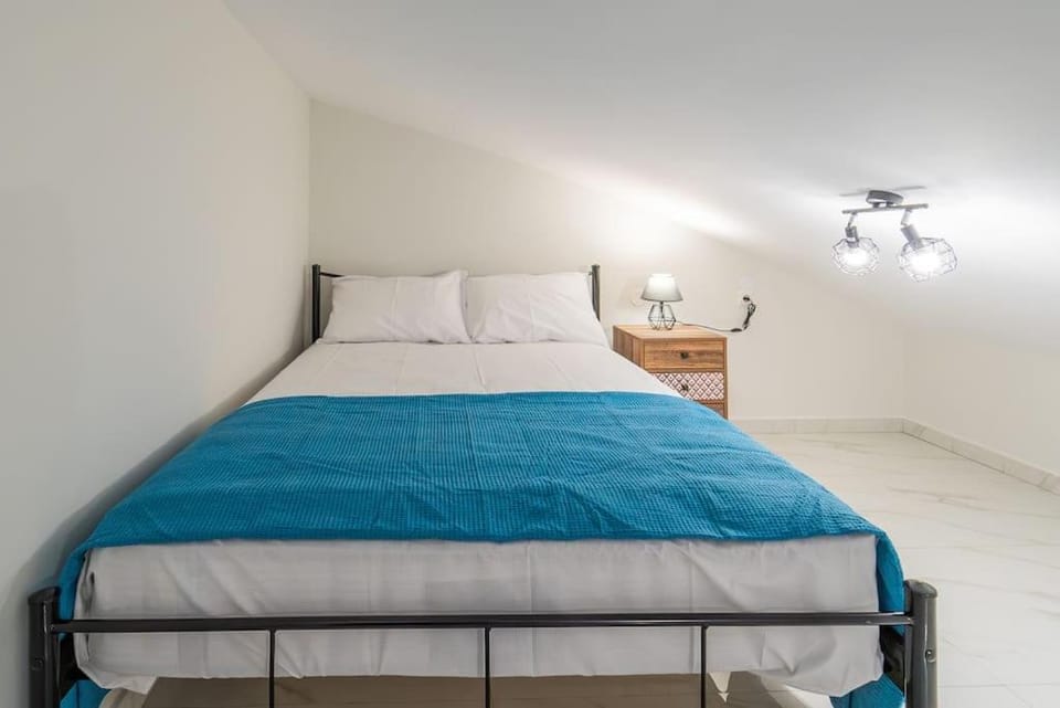 Semiramis Modern - Sleeps 8 Apartment in Nea Peramos
