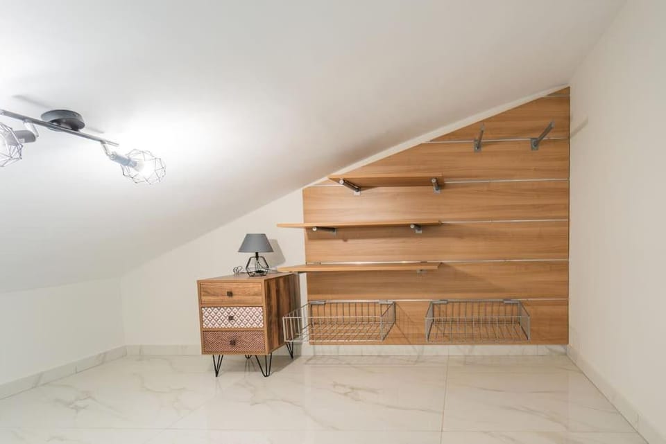 Semiramis Modern - Sleeps 8 Apartment in Nea Peramos