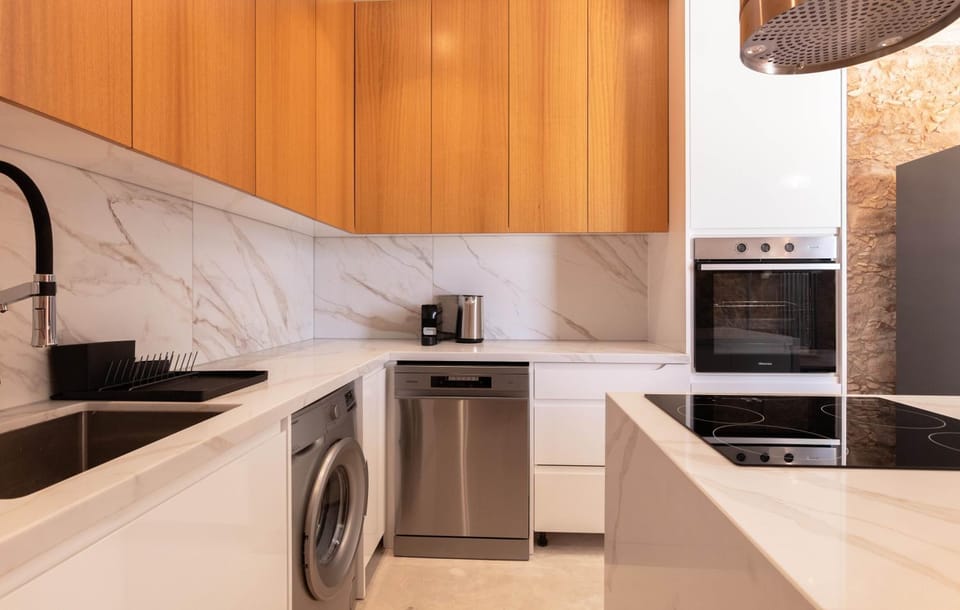 Coffee/tea facilities, Kitchen or kitchenette, dishwasher, oven, stove, washing machine