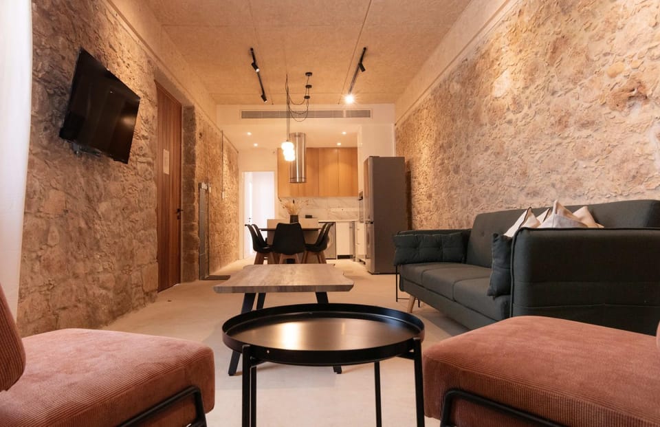 TV and multimedia, Kitchen or kitchenette, Living room, Seating area, Evening entertainment