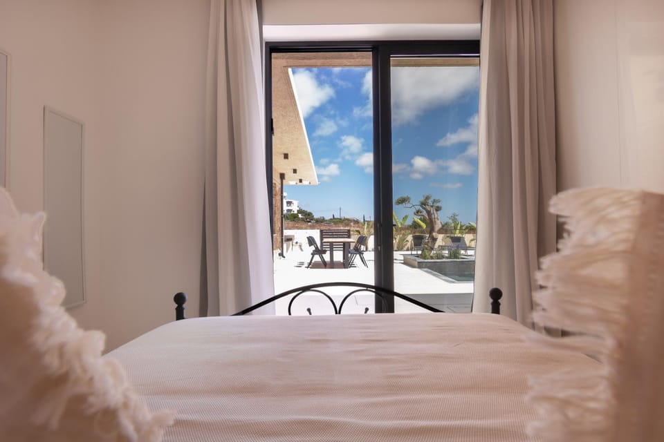Bed, View (from property/room), Balcony/Terrace, Bedroom