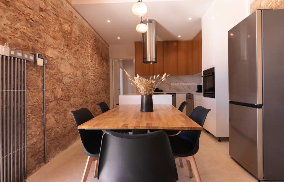 Kitchen or kitchenette, Dining area, oven, stove